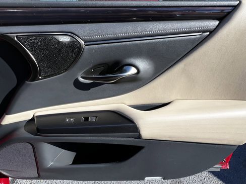 Certified 2021 Lexus ES 300h Ultra Luxury w/ Accessory Package 2 image 42