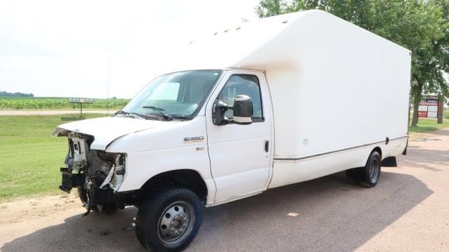Used 2017 Ford E-350 and Econoline 350 Super Duty RWD image 2