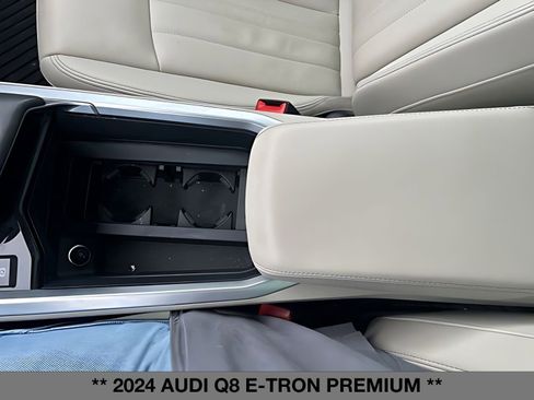 Used 2024 Audi Q8 e-tron Premium image 34