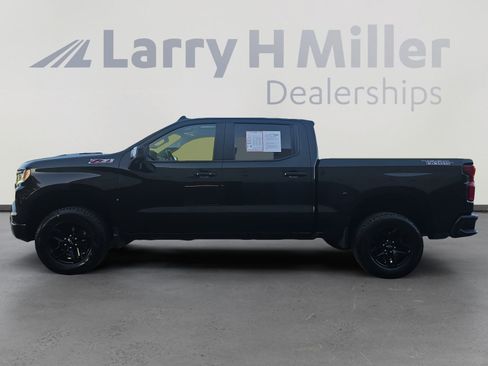 Used 2024 Chevrolet Silverado 1500 LT Trail Boss w/ LT Trail Boss Premium Package AWD/4WD image 2