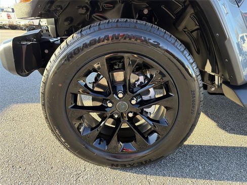 Used 2025 Jeep Wrangler Sahara image 9