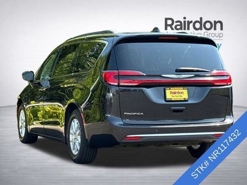 Used 2022 Chrysler Pacifica Touring-L FWD image 4