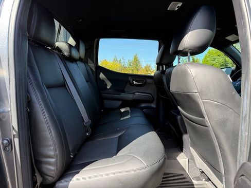 Certified 2023 Toyota Tacoma TRD Off-Road AWD/4WD image 18