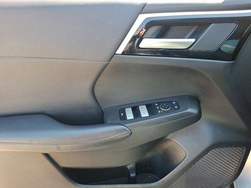 Used 2023 Mitsubishi Outlander SE image 12