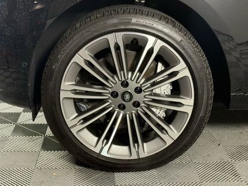 New 2025 Land Rover Range Rover SE image 13