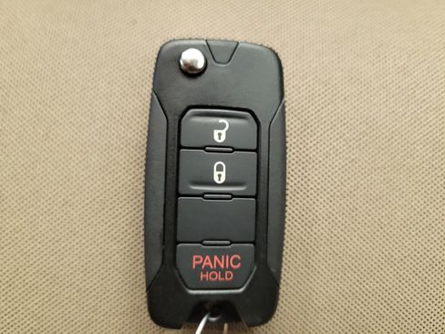 Used 2015 Jeep Renegade Latitude image 32
