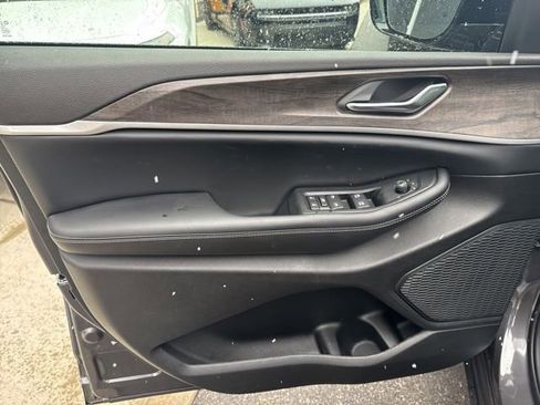 New 2026 Jeep Grand Cherokee L 4WD image 9