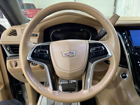 Used 2018 Cadillac Escalade ESV Platinum image 13