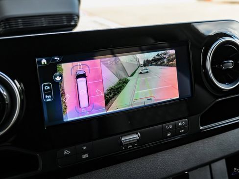 Used 2025 Mercedes-Benz Sprinter 2500 image 41