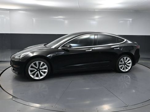 Used 2018 Tesla Model 3 Mid Range RWD image 9