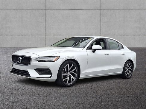 Used 2020 Volvo S60 T6 Momentum image 1