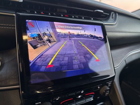 Used 2021 Jeep Grand Cherokee L Limited image 24