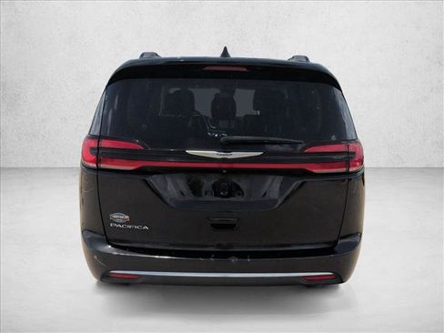 Used 2022 Chrysler Pacifica Touring-L FWD image 7