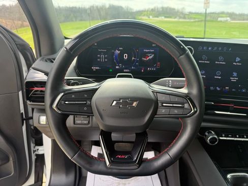 Used 2024 Chevrolet Silverado EV RST image 33