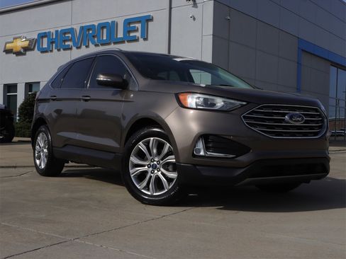 Used 2019 Ford Edge Titanium w/ Cargo Accessory Package image 2