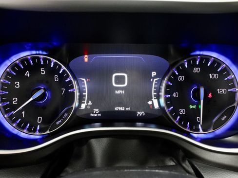 Used 2024 Chrysler Pacifica Touring-L FWD image 30