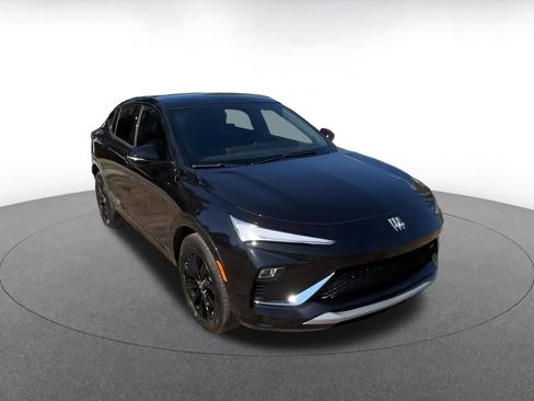 Used 2025 Buick Envista Sport Touring image 3