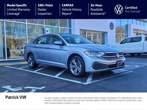 Certified 2023 Volkswagen Jetta SE w/ Panoramic Sunroof Package image 1