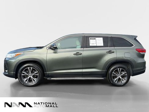 Used 2019 Toyota Highlander LE FWD image 2
