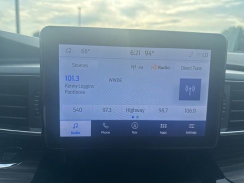 Used 2023 Ford Explorer Limited w/ Equipment Group 301A AWD/4WD image 17