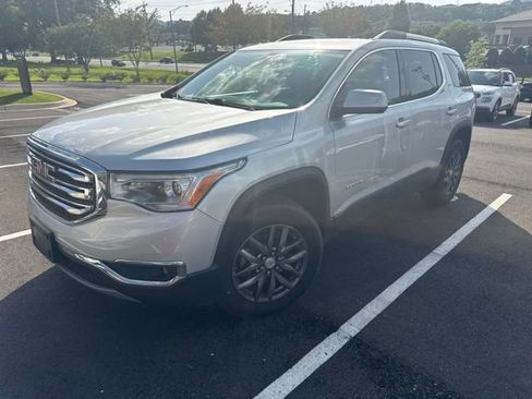 Used 2018 GMC Acadia SLT FWD image 2