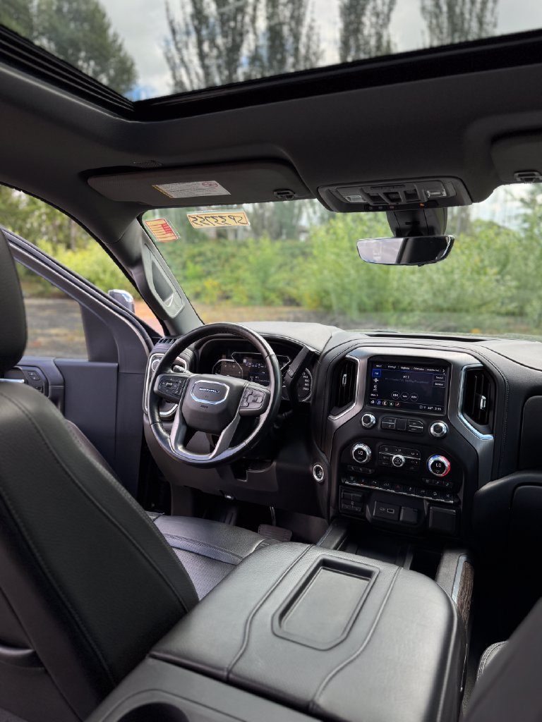 Used 2022 GMC Sierra 3500 Denali w/ Denali Black Diamond Edition AWD/4WD image 31