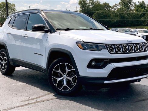 Used 2024 Jeep Compass Limited AWD/4WD image 2