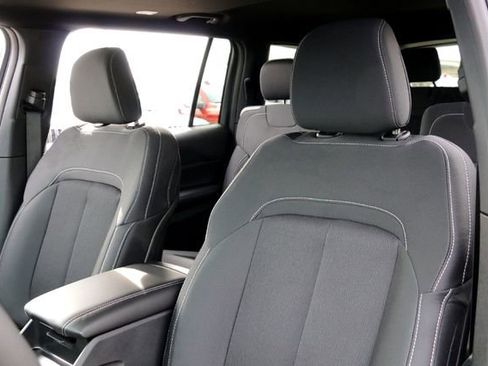 New 2025 Jeep Grand Cherokee L Laredo w/ Luxury Tech Group I image 10