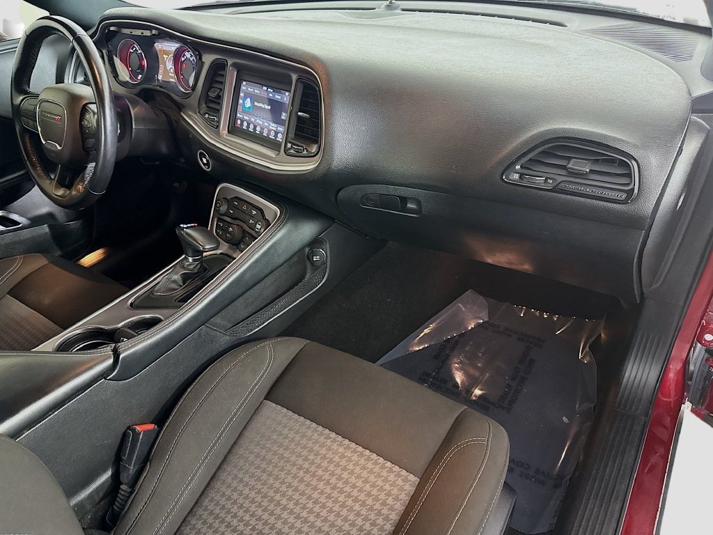 Used 2022 Dodge Challenger SXT RWD image 27