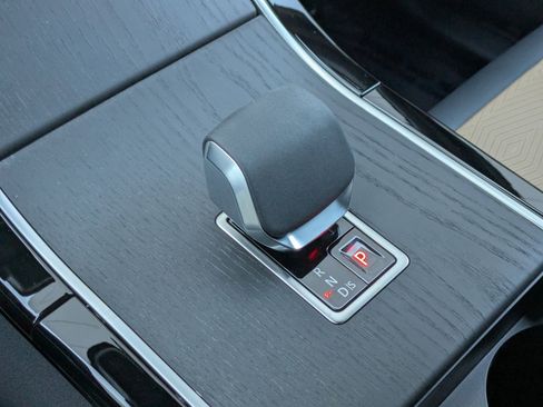 Used 2026 Land Rover Range Rover Velar Autobiography image 22