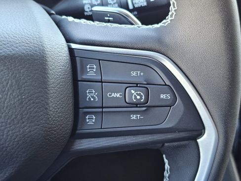 New 2025 Jeep Grand Cherokee L Altitude image 16