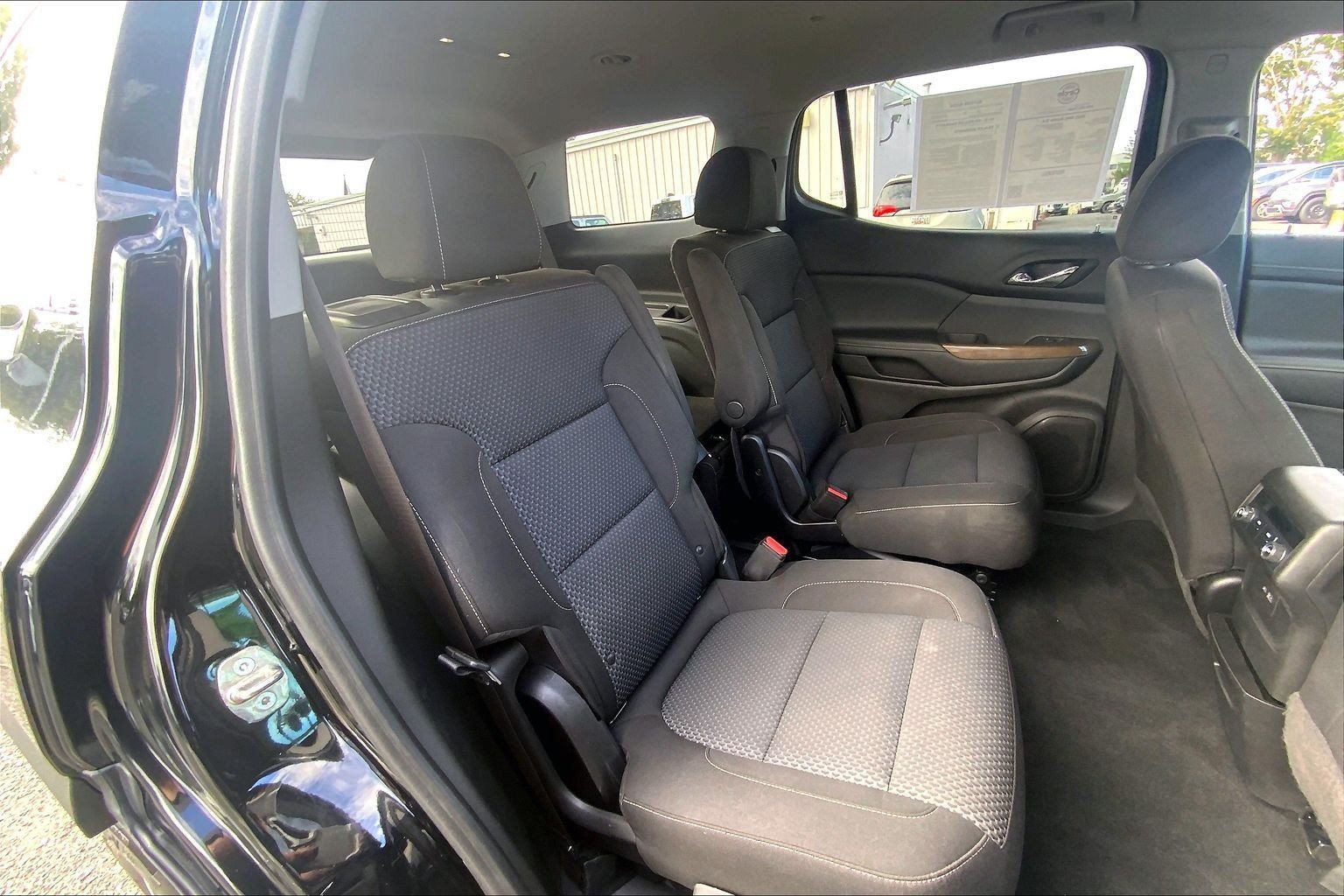 Used 2021 GMC Acadia SLE AWD/4WD image 18