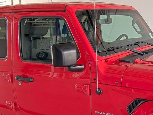 Used 2019 Jeep Wrangler Unlimited Sahara image 17