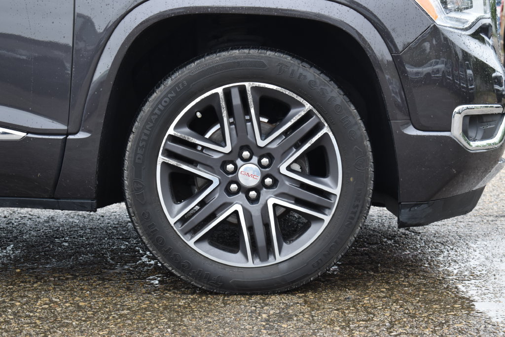 Used 2017 GMC Acadia Denali w/ Technology Package AWD/4WD image 4