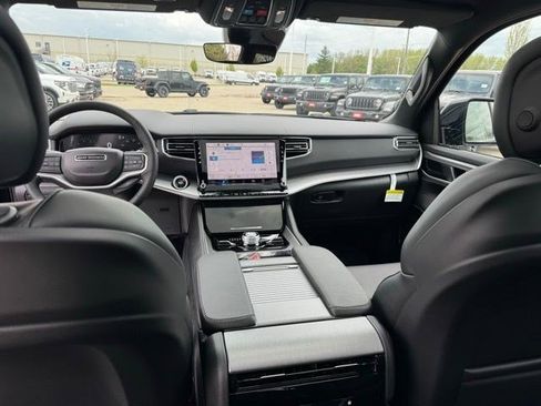 New 2026 Jeep Grand Wagoneer Limited AWD/4WD image 33