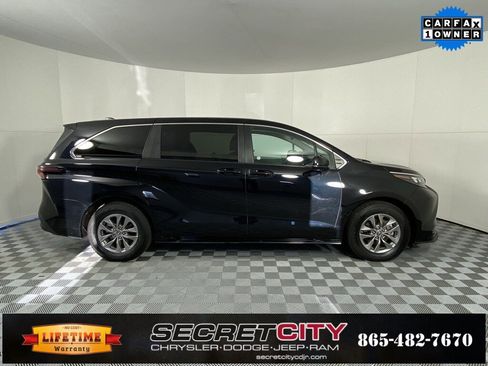 Used 2024 Toyota Sienna LE image 8