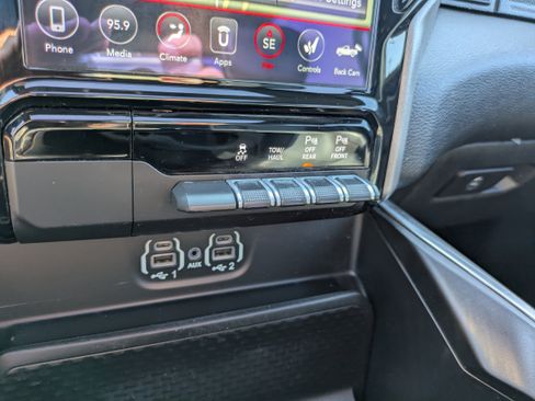 Used 2021 RAM 1500 Laramie w/ Sport Appearance Package image 17