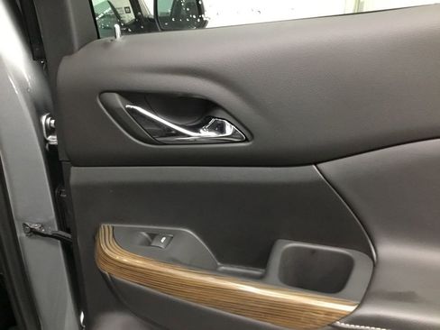 Used 2023 GMC Acadia SLE w/ Driver Convenience Package image 22