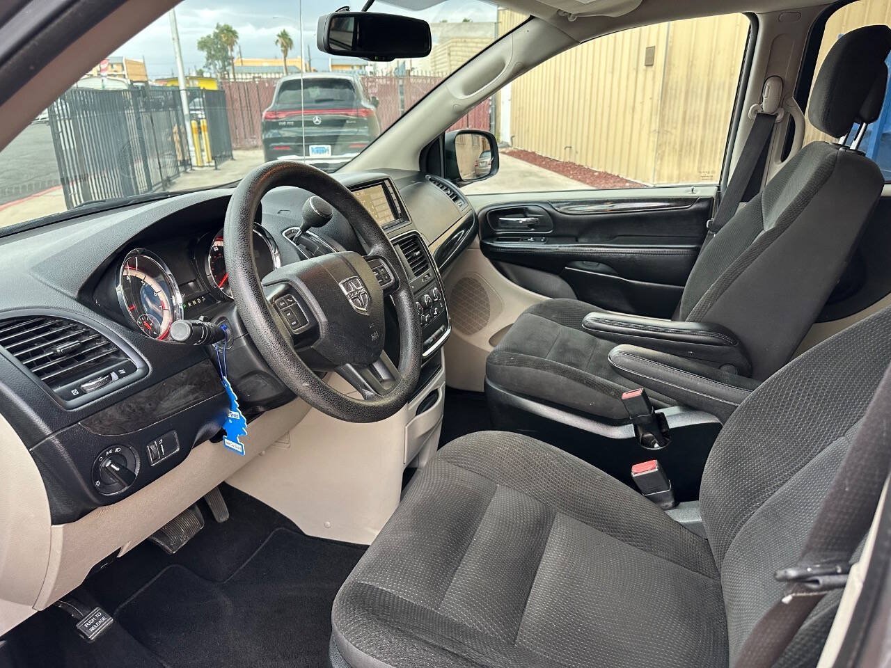 Used 2018 Dodge Grand Caravan SE w/ UConnect Hands-Free Group FWD image 7