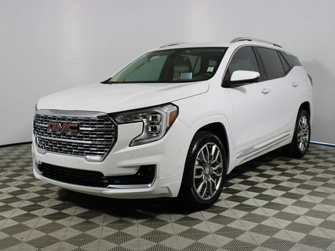 Used 2022 GMC Terrain Denali w/ Denali Premium Package image 3