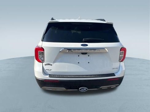 Used 2021 Ford Explorer XLT w/ Equipment Group 202A AWD/4WD image 8