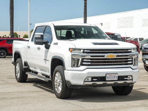 Used 2022 Chevrolet Silverado 2500 High Country w/ Technology Package AWD/4WD image 3
