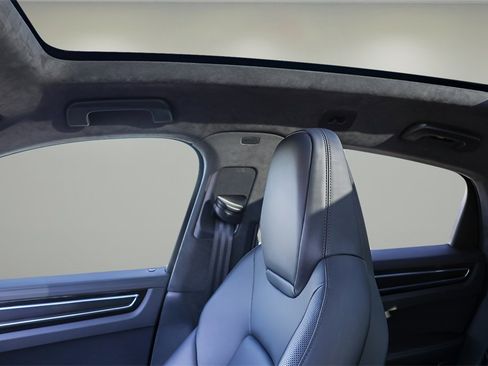 Used 2023 Porsche Cayenne GTS image 17