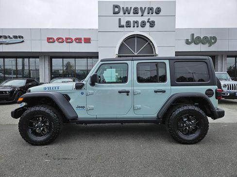 Used 2024 Jeep Wrangler Unlimited AWD/4WD image 2