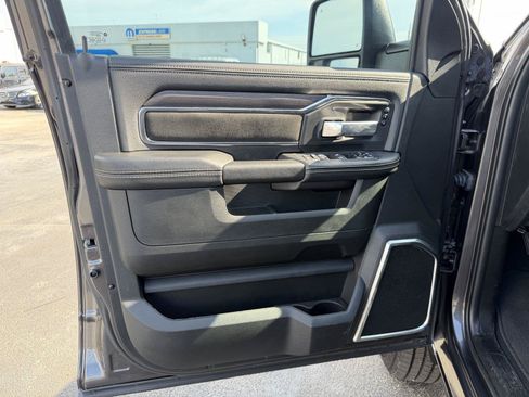 Used 2025 RAM 2500 Laramie AWD/4WD image 12