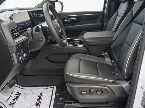 New 2025 Chevrolet Suburban Premier image 18