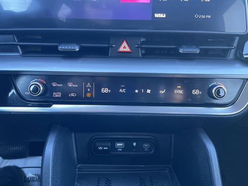 Used 2024 Kia Sportage EX image 16