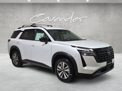 New 2026 Nissan Pathfinder SL image 2