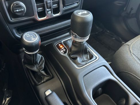 Used 2025 Jeep Wrangler Unlimited Sport AWD/4WD image 17