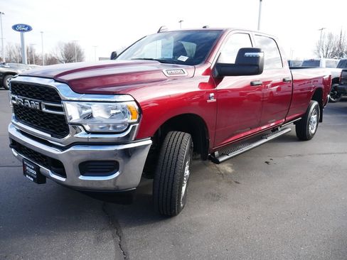 Used 2024 RAM 2500 Tradesman w/ Chrome Appearance Group image 4